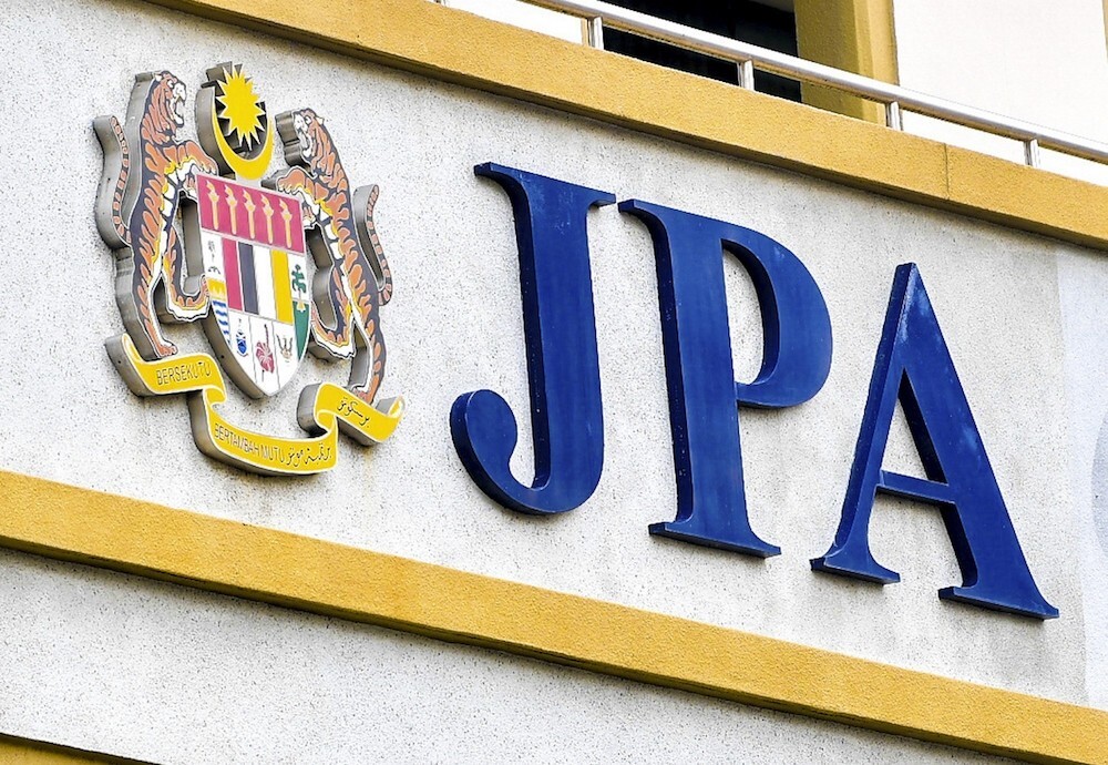 SPM 2025 holders can now apply for Public Service Dept’s Dermasiswa B40 scholarships until Aug 16