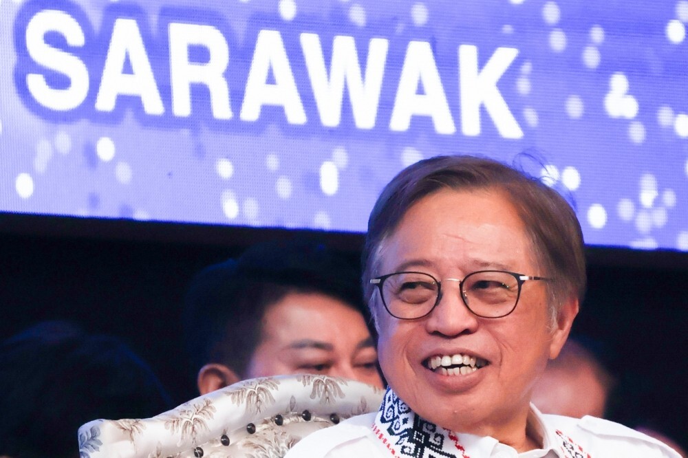 Abang Johari urges community leaders to bridge govt, people