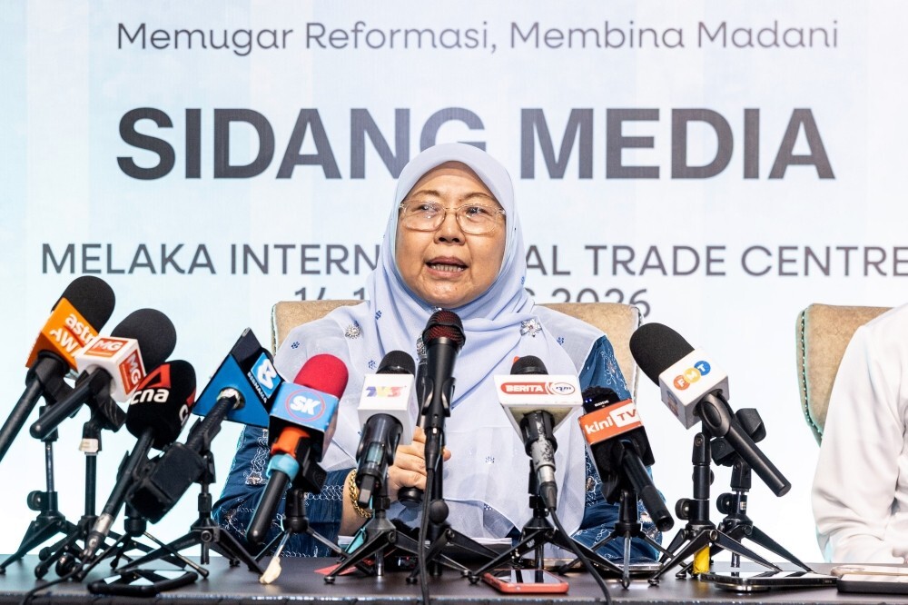 Nurul Izzah’s PKR leave has no end date yet, says party sec-gen