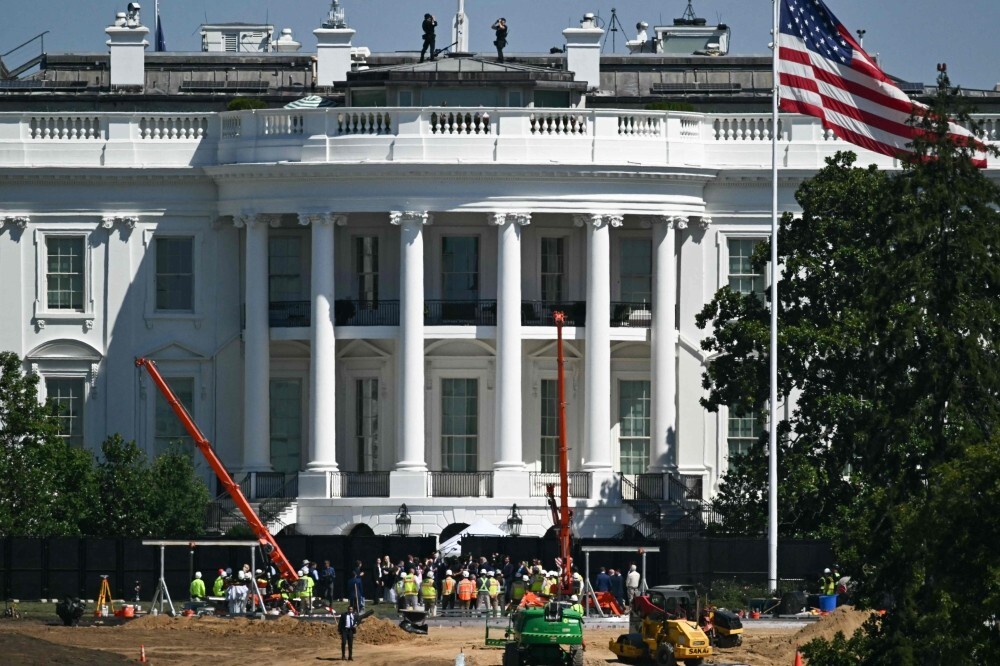 ‘One thing I know how to do is build’: Trump unveils giant White House helipad