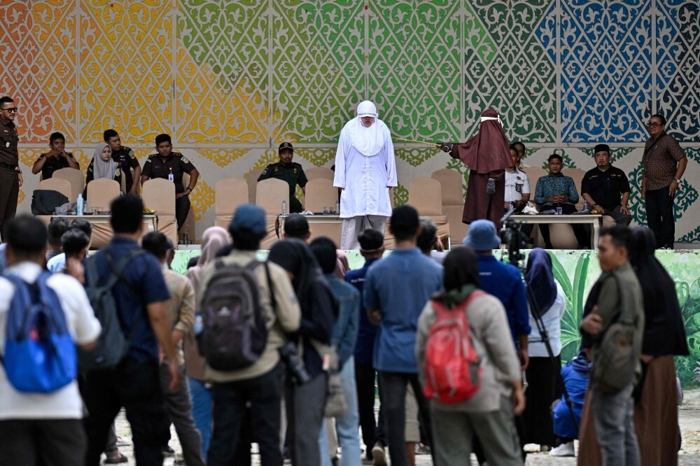 Aceh canes four Indonesians 100 strokes each for sex outside marriage