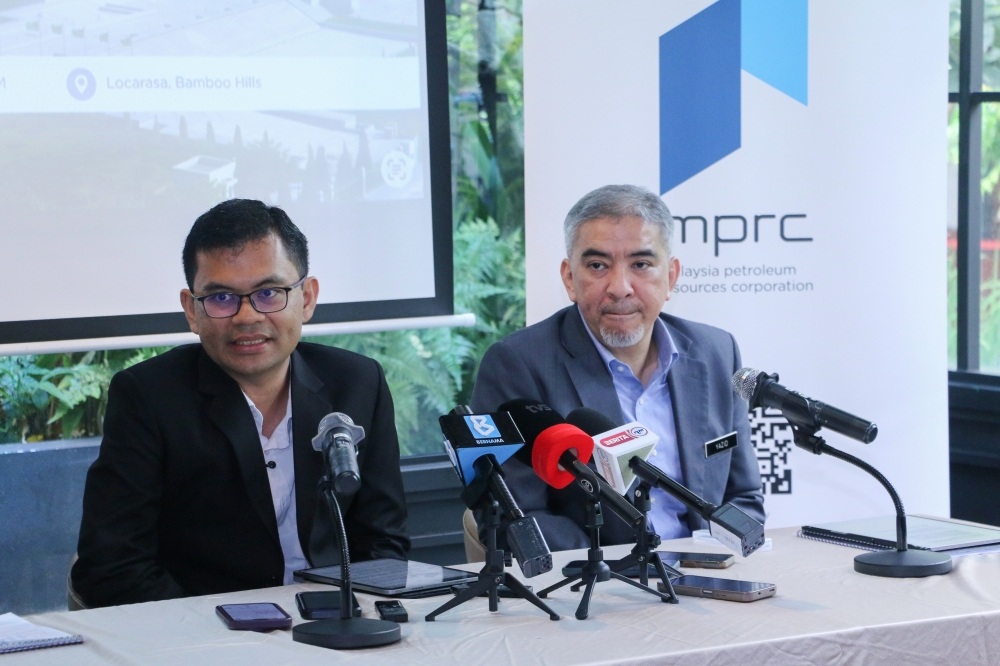 Overseas markets key to growing Malaysia’s oil and gas services sector in next three years, says economy minister