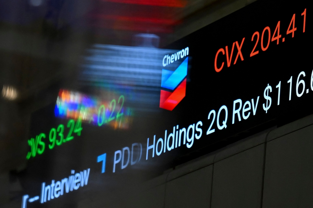 Oil climbs as stocks slide on fresh Trump warning over Iran