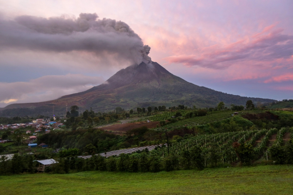 Mount Sinabung erupts again, over 600 residents evacuated in North Sumatra