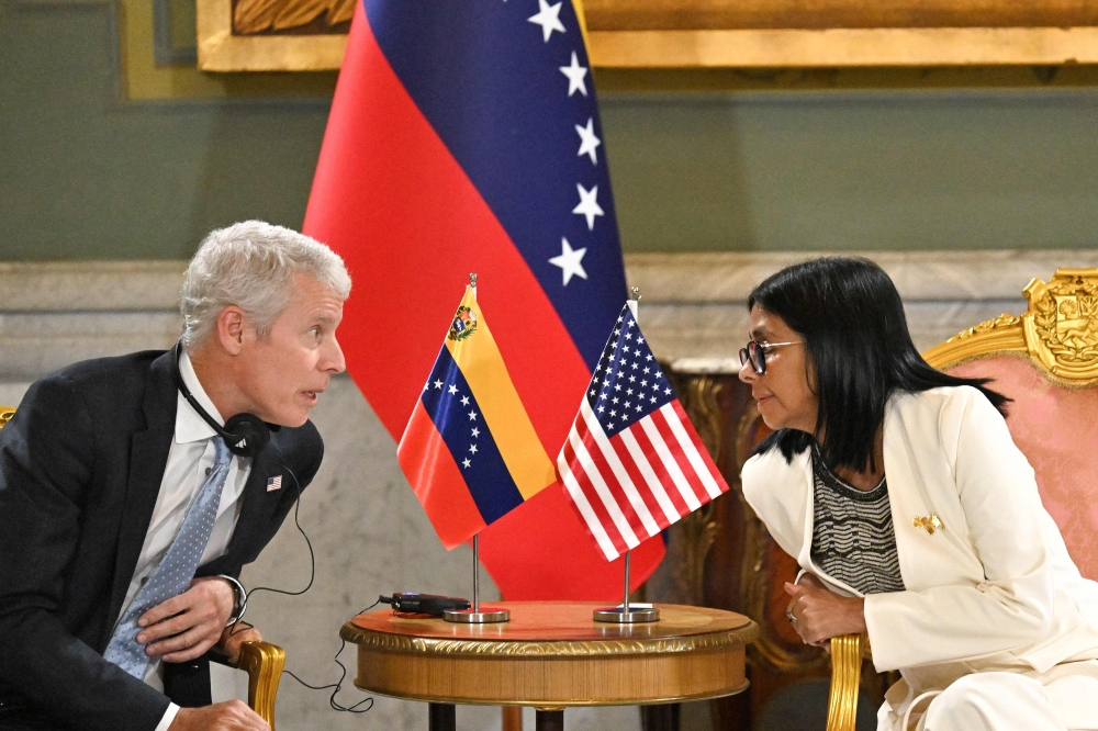 US energy firms sign multi‑billion‑dollar Venezuela deals after Washington gains control over oil reserves