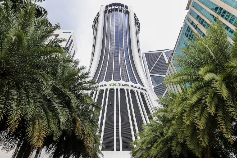 Former Tabung Haji COO’s corruption charges postponed after hospitalisation