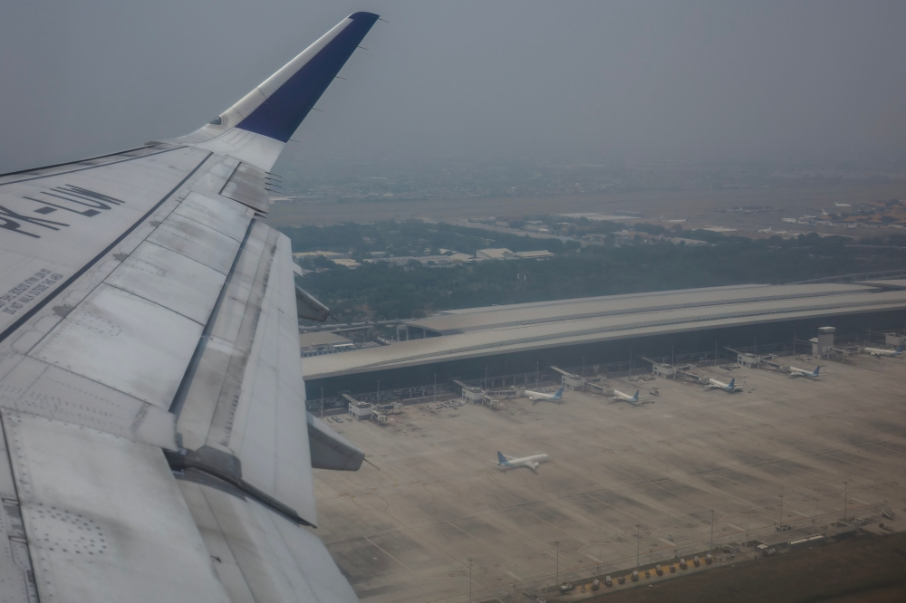 Anak Krakatau ash cloud temporarily shuts Jakarta’s Soekarno-Hatta airport, disrupting 33 flights