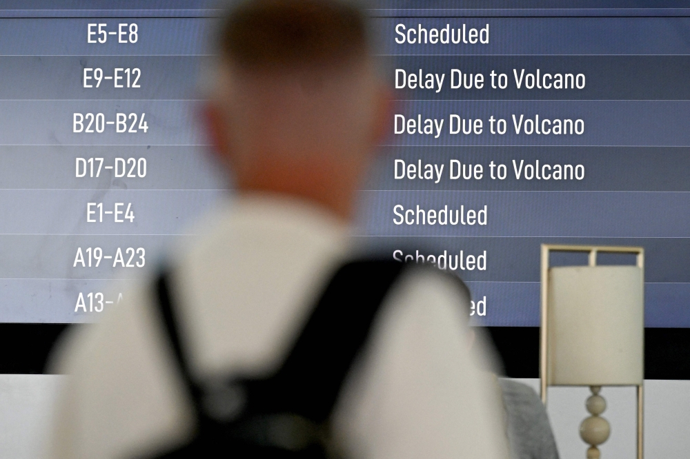 Jakarta and three other airports extend shutdown to 7pm after Anak Krakatau eruption disrupts travel