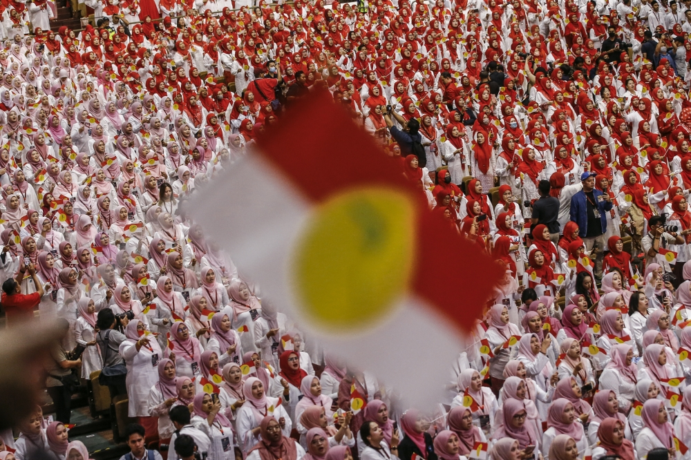 No seat for Pakatan at annual Umno assembly, but PAS gets red carpet 