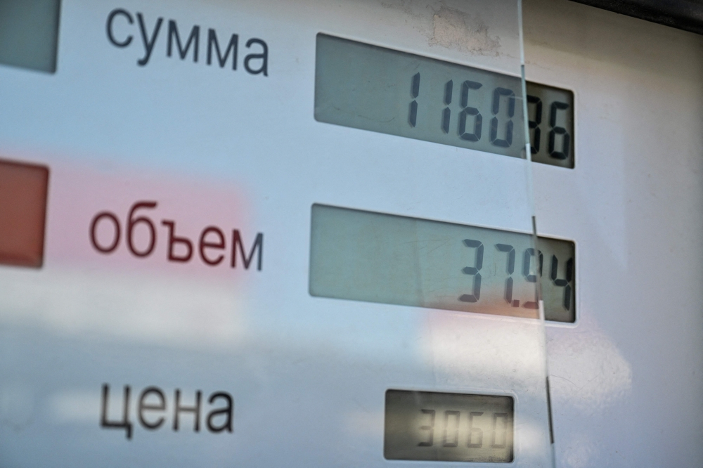 Oil nears US$100 as US‑Iran tensions escalate, stoking global inflation worries