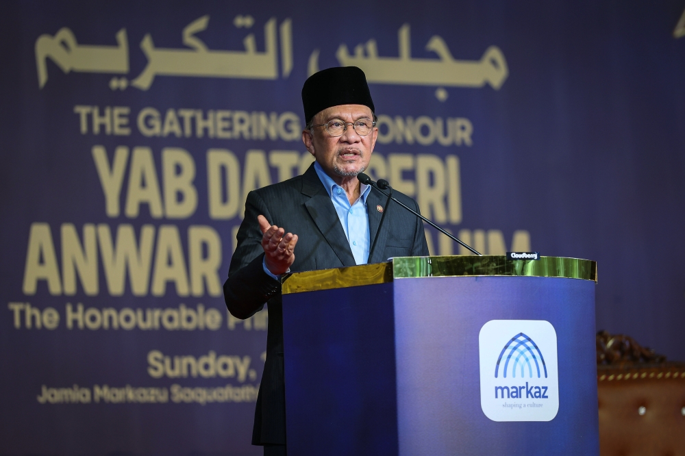 In India, Anwar calls on Muslim scholars to master AI while safeguarding Islamic faith and moral values