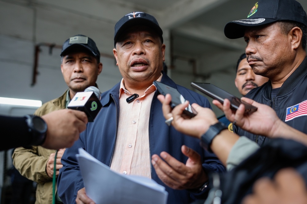 Putrajaya Immigration detains 173 foreign nationals at Sepang construction site