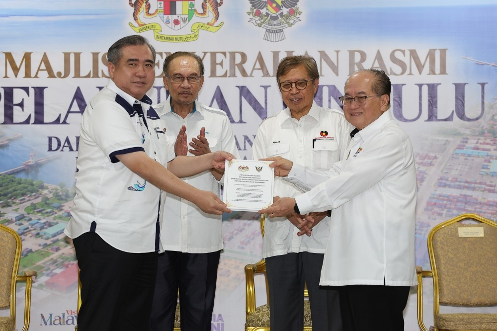 Anwar, Abang Johari witness Bintulu Port handover to Sarawak