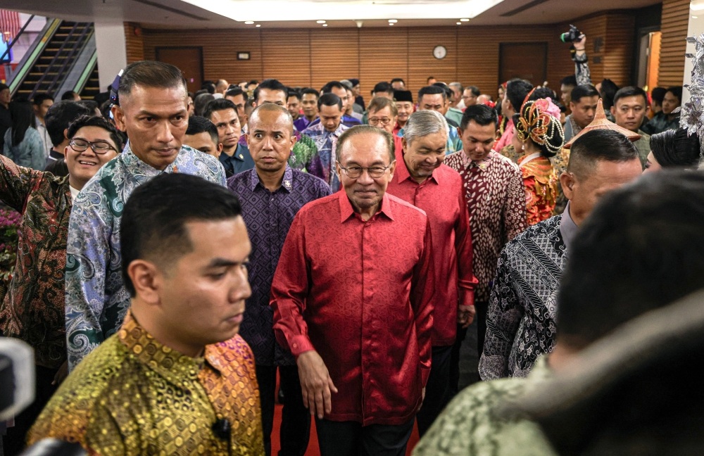 Sarawak gets RM1.5b interim special grant as talks continue on annual formula, says Anwar