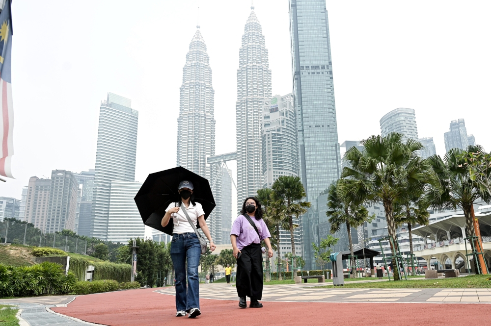 Sarawak and Selangor bear the brunt as 34 stations log ‘Unhealthy’ API levels in Malaysia