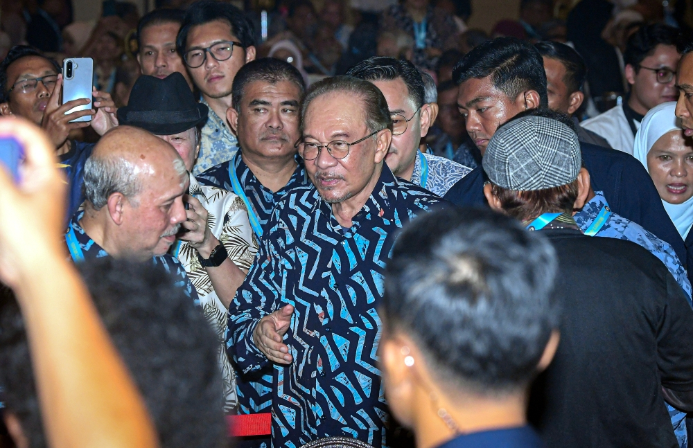 PM Anwar reflects on reformasi journey, says ‘lawan tetap lawan’ spirit must endure