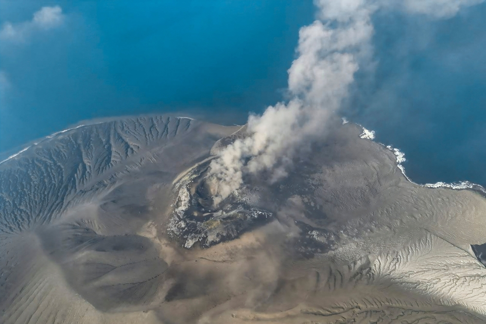 Indonesia hails five journalists missing after Anak Krakatau assignment as ‘heroes of the press’
