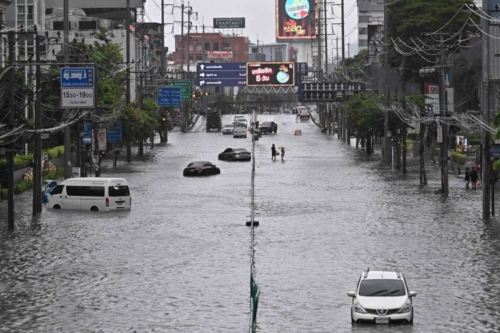 Heavy floods forces Bangkok to declare three districts disaster zones