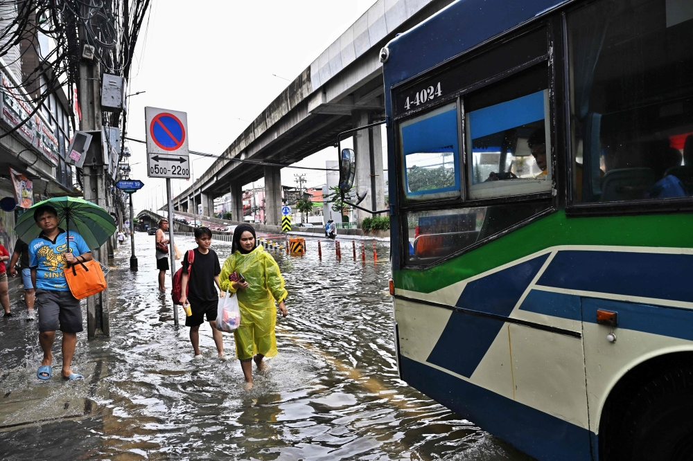 Bangkok flooding shows signs of easing, but key canals still at critical levels