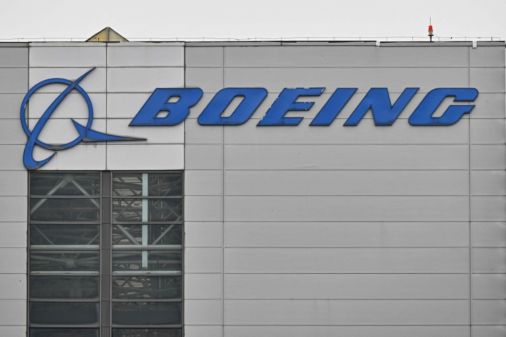 Boeing finds 737 MAX software glitch that could disrupt landing navigation