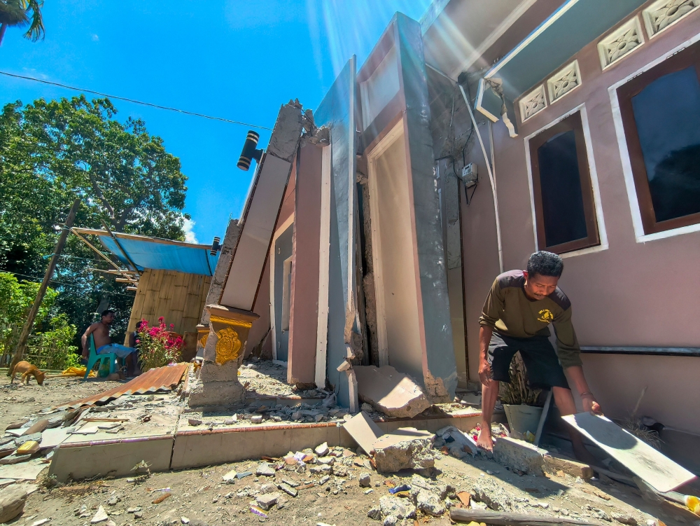 ‘Struggling to eat’: Survivors suffer after Indonesia quake