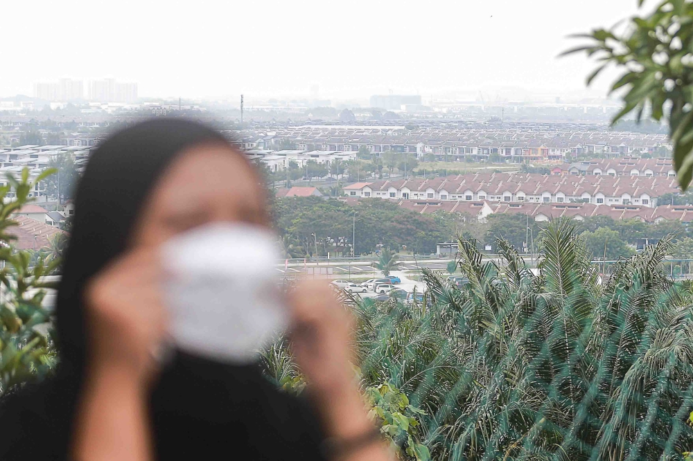 Hazy conditions descend on Malaysia again as 31 areas hit ‘Unhealthy’ API