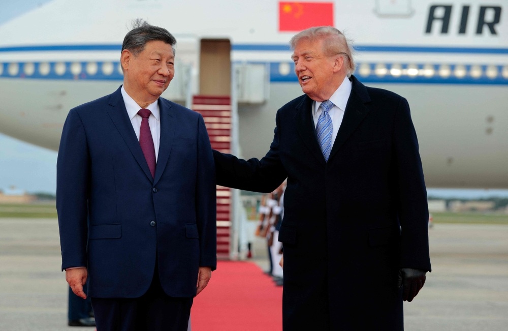 Red carpet for Xi as Trump seeks to steady US-China ties