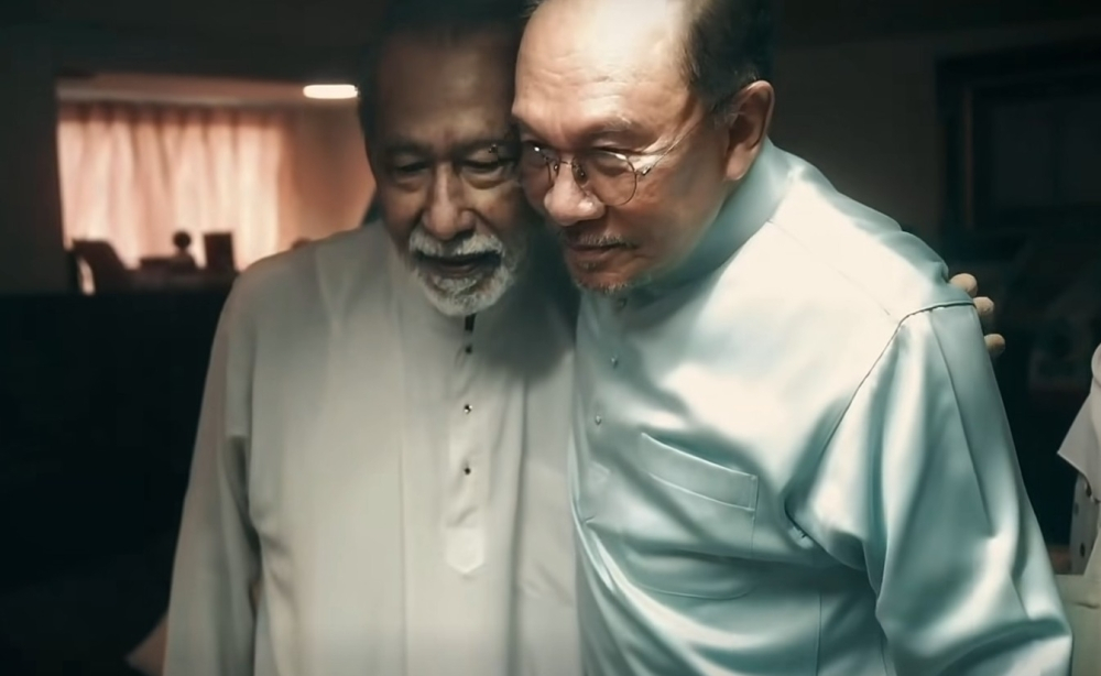 On trip to China, Anwar mourns death of elder brother Idrus at home