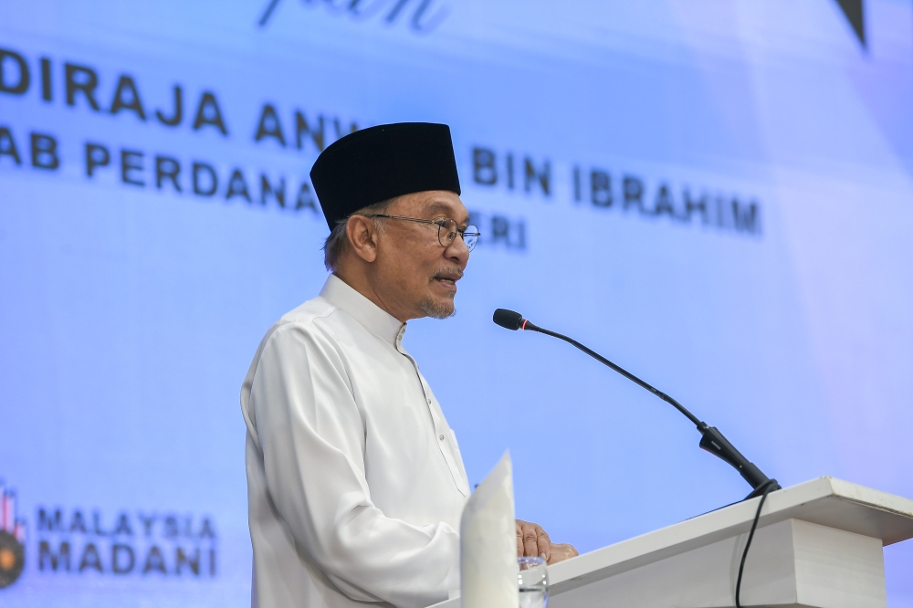 Ahead of Budget 2027, Anwar invites small entrepreneurs to identify those needing support