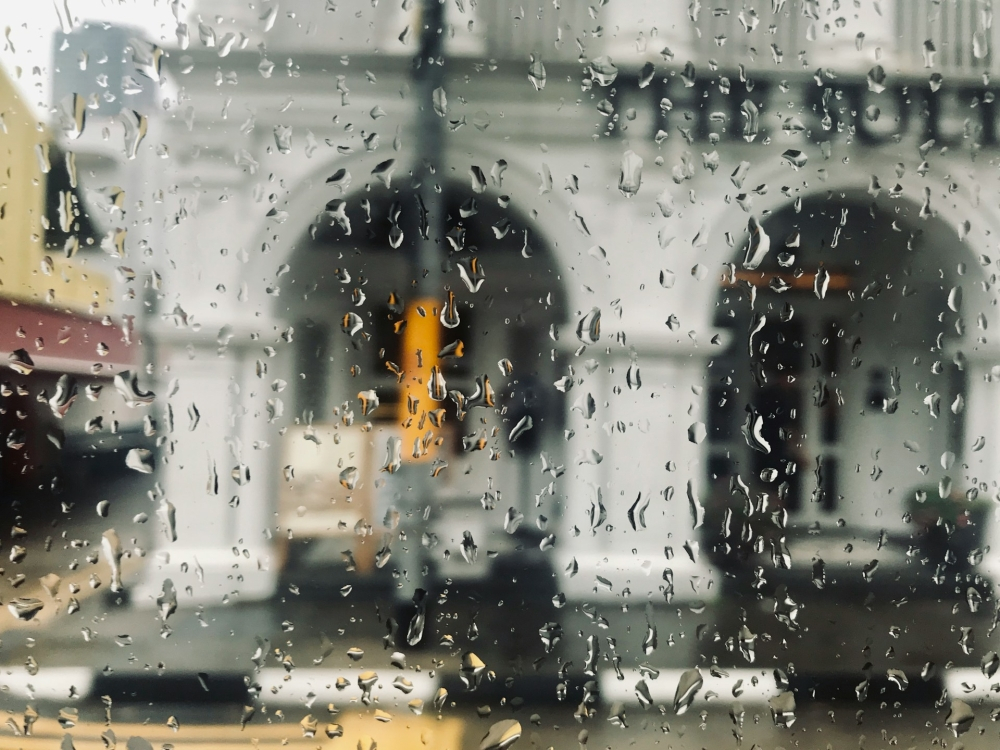 Singapore issues flash flood warnings, authorities highlights danger zones