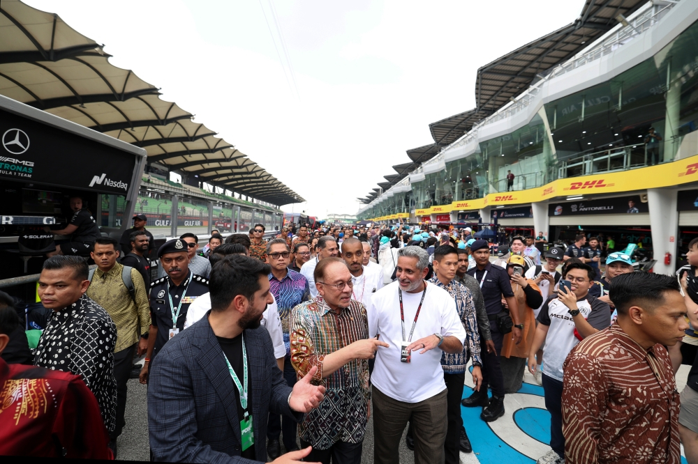 Anwar tells Bahrain crown prince Malaysia is revved up to host Formula 1 Grand Prix