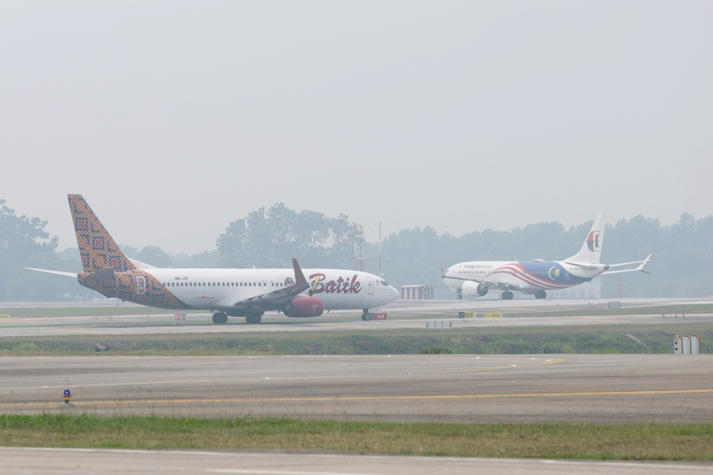 Haze disrupts five flights at Senai Airport, forces diversions to KLIA and Changi