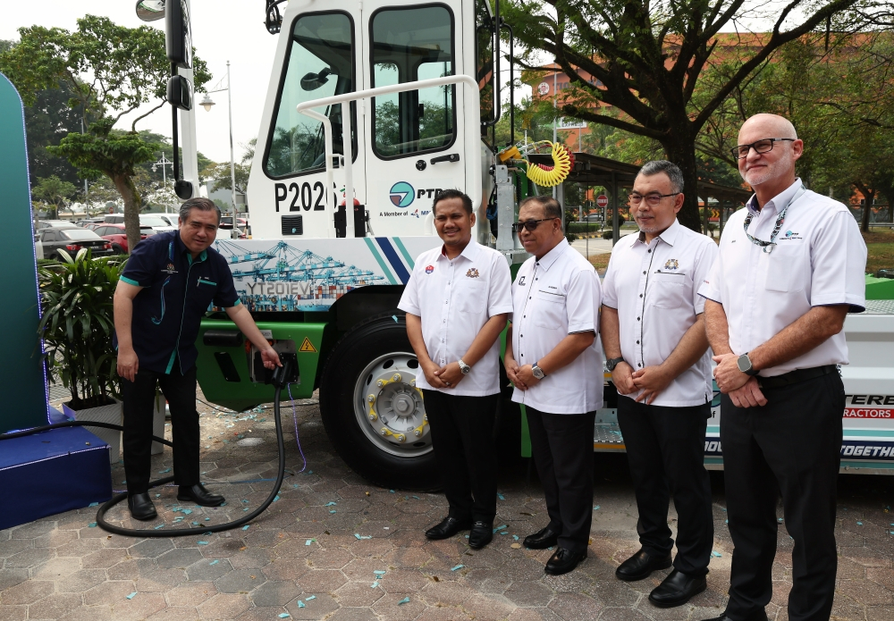 Loke urges Malaysian ports to speed up green transition with electric terminal trucks