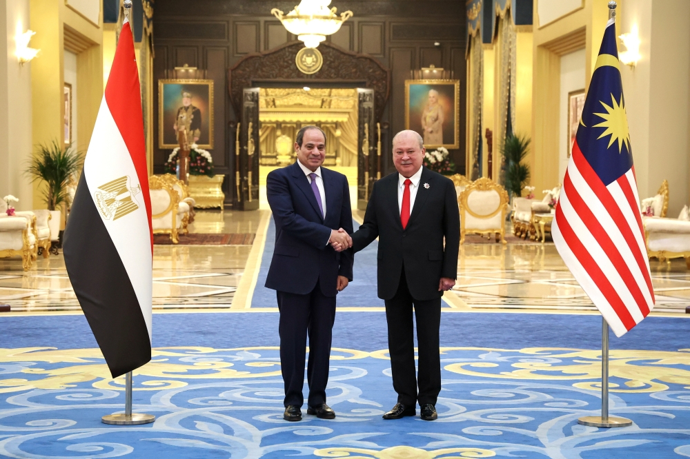 Egypt president El-Sisi accorded state welcoming ceremony at Istana Negara