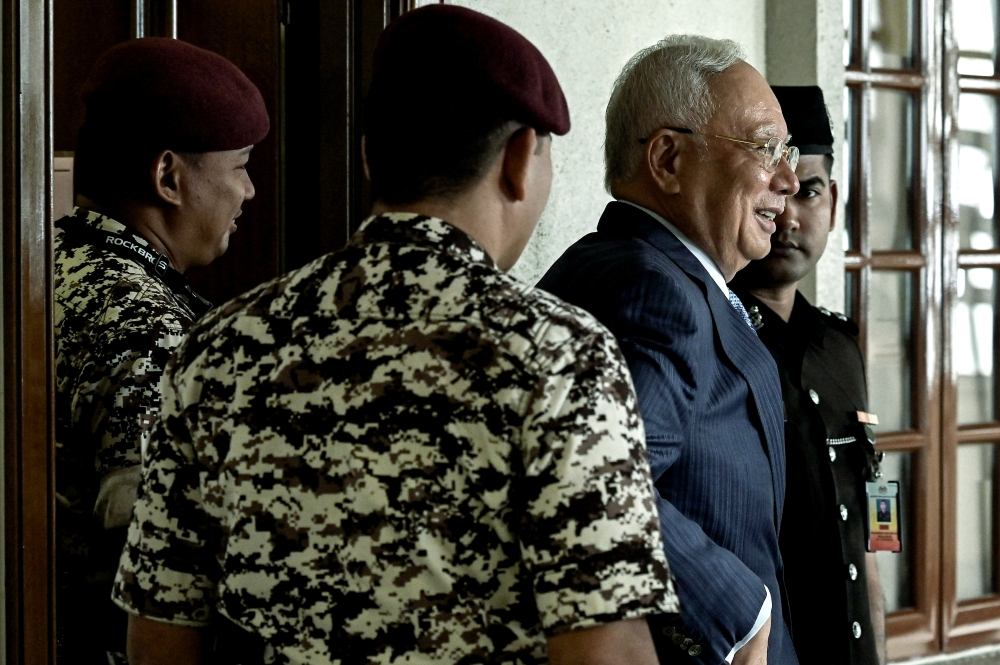 Judge rejects Najib’s bid to stay prison sentence, says his medical issues not special circumstances