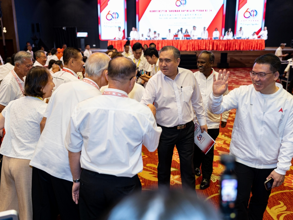 Anwar approves RM30m to resurface 600 roads in Perak