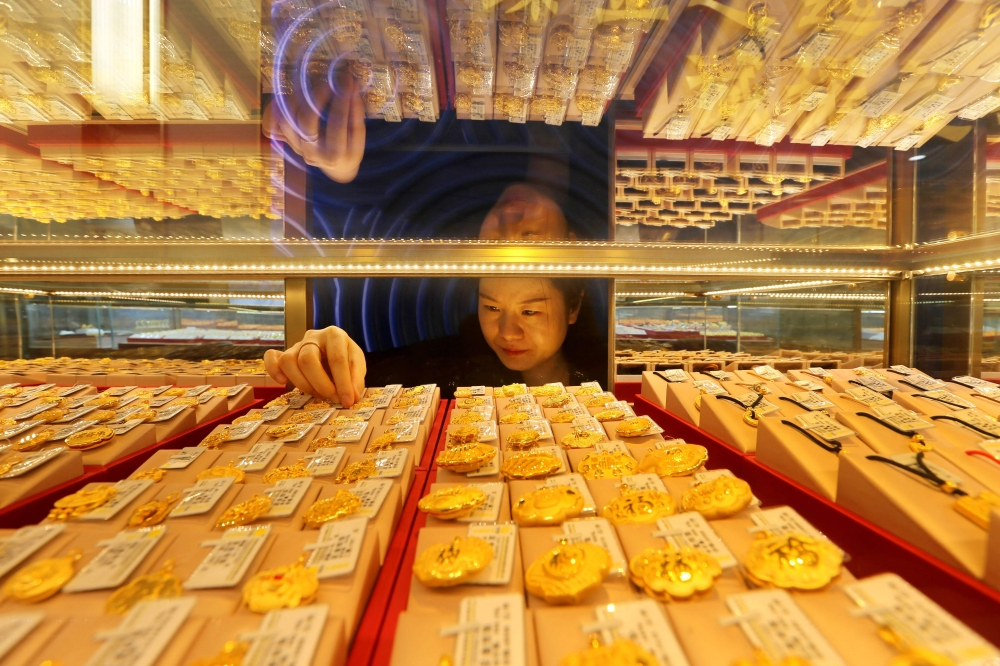 Buy low, sell high: Kelantan shoppers see opportunity as gold falls to RM503